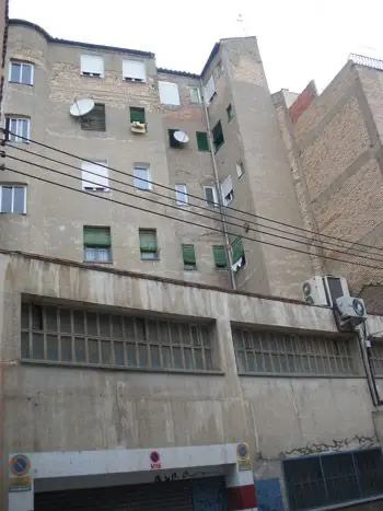 fachada trasera antes de rehabilitar en Zaragoza