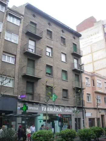 fachada frontal antes de rehabilitar en Zaragoza