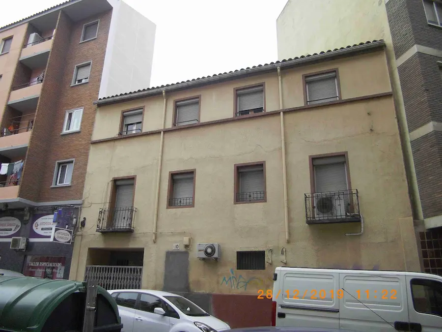 fachada vieja antes de pintarla