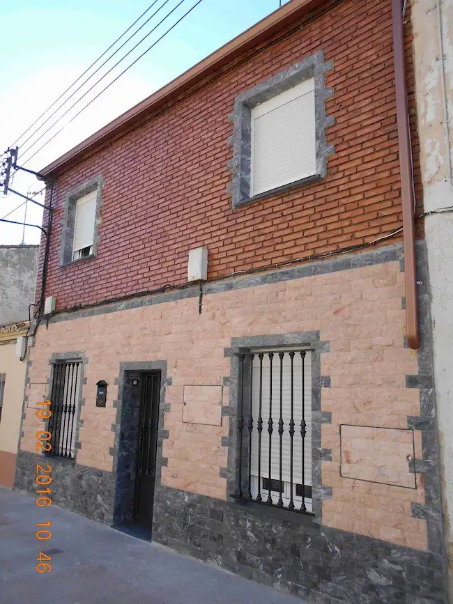 reforma de la fachada de una casa particular en Zaragoza