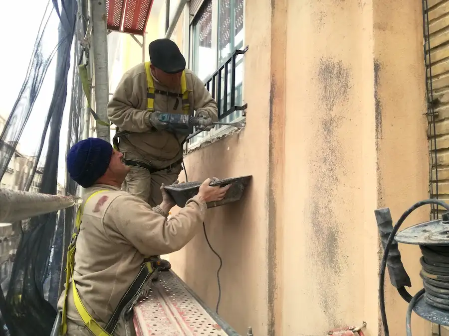 arreglo de forjado en fachada de Zaragoza