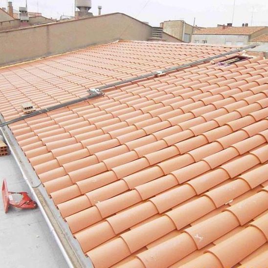 Tejado a dos aguas reformado con teja nueva en Zaragoza